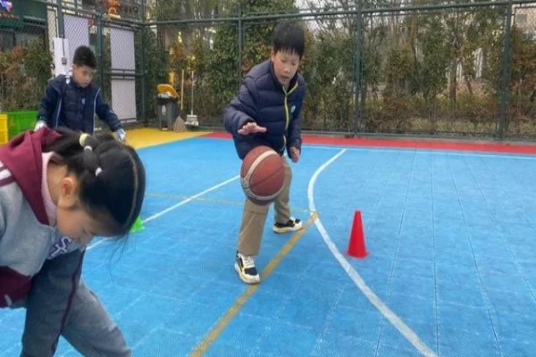 WNBA总决赛拉斯维加斯王牌对纽约自由人阿贾威尔逊与斯图尔特对决分析